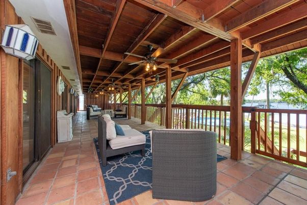 Exterior, Wooden Beams