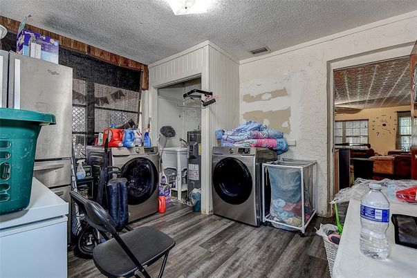 Interior, Washer, Wood Texture Flooring