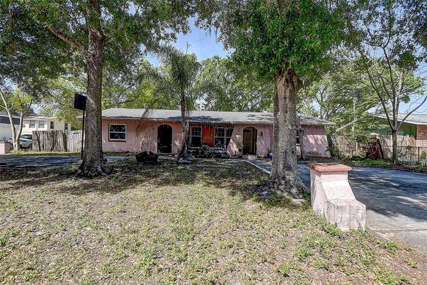 Backyard, Exterior, Facade, Brick Facade, Ranch
