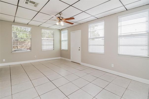Empty room, Interior
