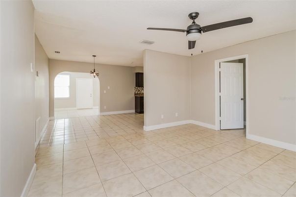 Empty room, Interior, Pendant Lights