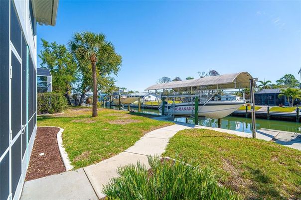 Exterior, Lake