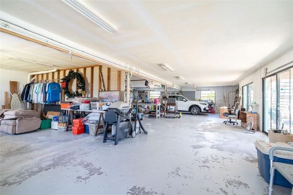 Garage, Interior