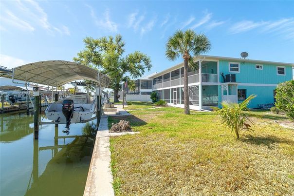 Exterior, Lake