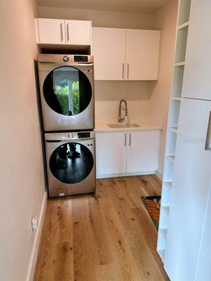 Interior, Utility Closets, Washer, Wood Texture Flooring