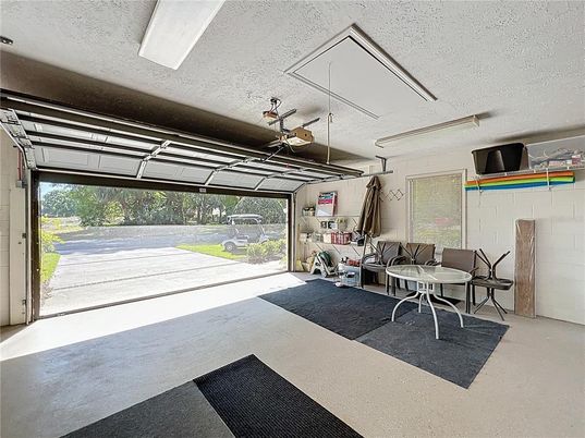 Garage, Interior