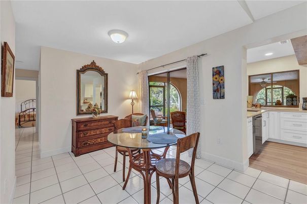 Dining room, Interior, Kitchen, Recessed Lighting, Wood Texture Flooring