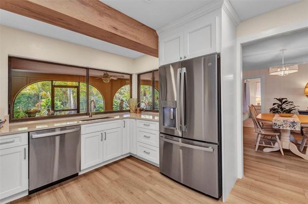 Dining room, Interior, Kitchen, Stainless Steel Appliances, Wood Texture Flooring