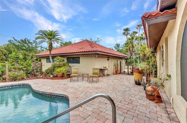 Exterior, Pool