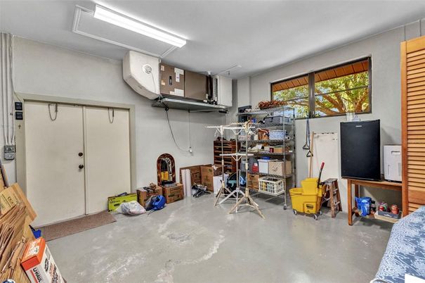Garage, Interior