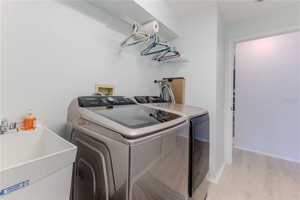Interior, Washer, Wood Texture Flooring