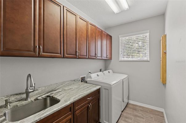 Interior, Washer, Wood Texture Flooring