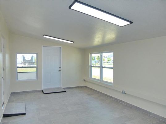 Empty room, Interior