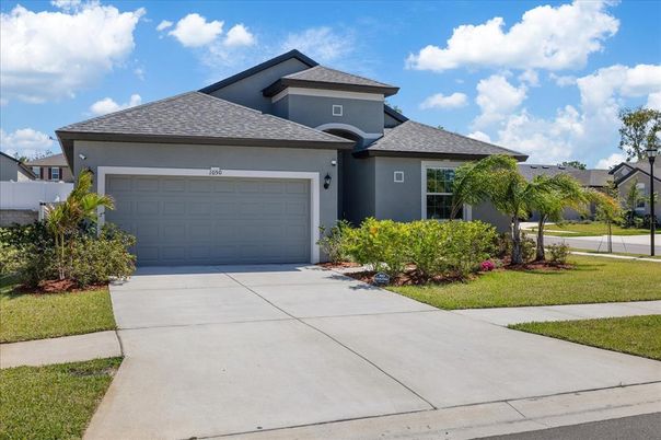 Attached, Exterior, Facade, American Craftsman