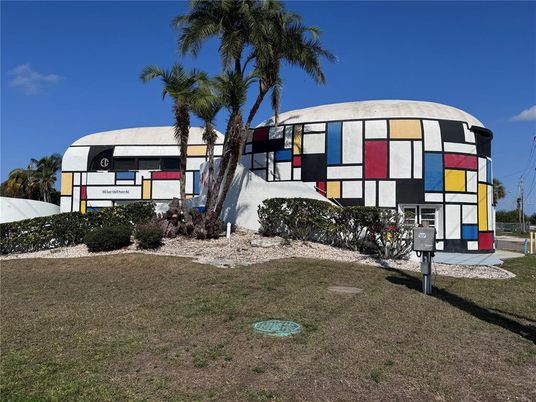Backyard, Exterior, Facade, Modern