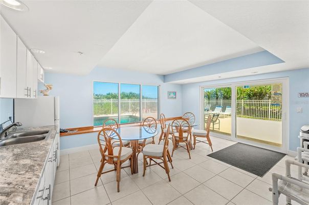 Dining room, Interior, Recessed Lighting