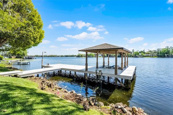 Exterior, Lake