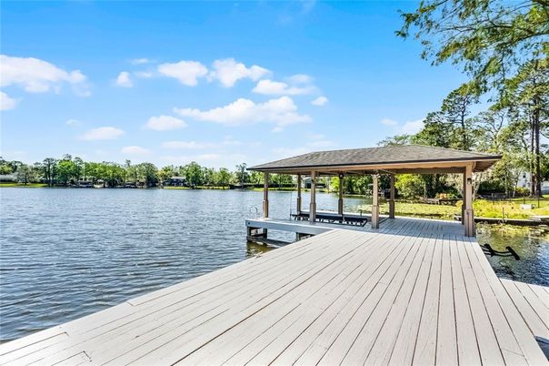 Exterior, Lake