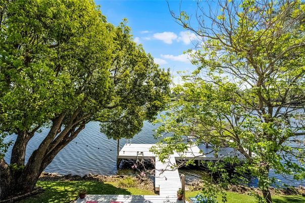 Exterior, Lake