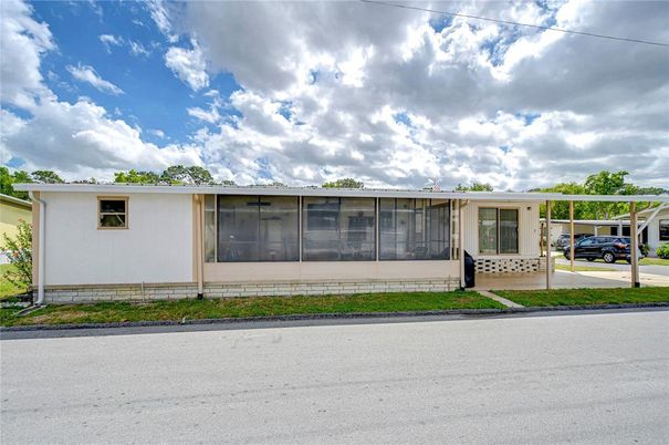 Exterior, Facade, Ranch