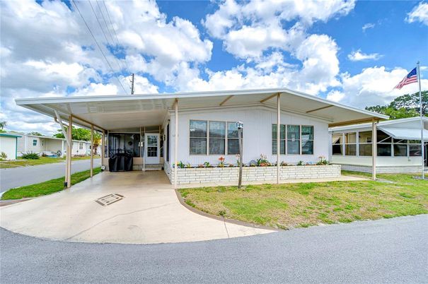 Exterior, Facade, Ranch