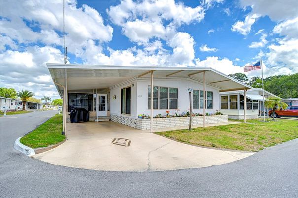 Exterior, Facade, Ranch