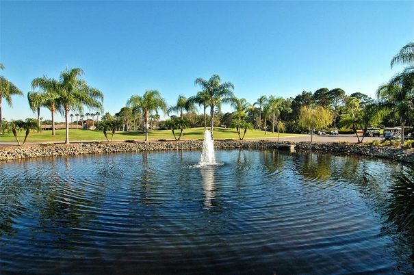 Exterior, Lake