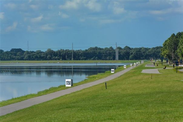 Exterior, Lake