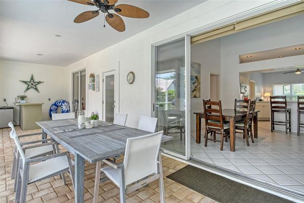 Dining room, Interior, Recessed Lighting