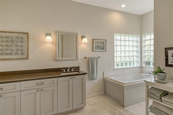 Bathroom, Dual Sink Vanities, Interior, Recessed Lighting