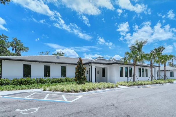 Exterior, Facade, Ranch