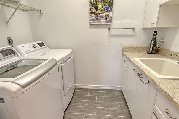 Interior, Washer, Wood Texture Flooring