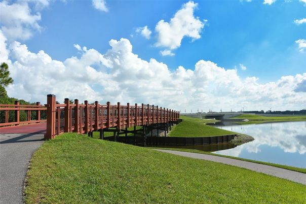 Exterior, Lake