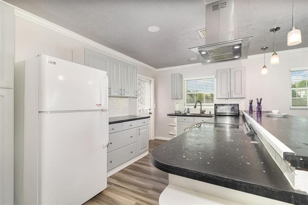 Interior, Kitchen, Pendant Lights, Recessed Lighting, Wood Texture Flooring