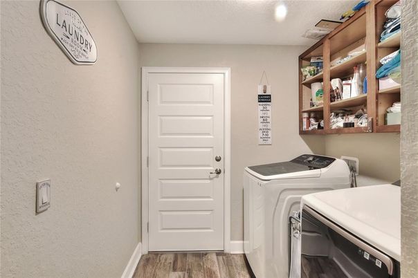 Interior, Washer, Wood Texture Flooring