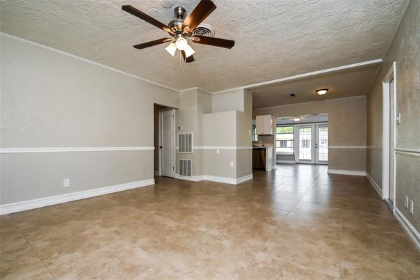 Empty room, Interior