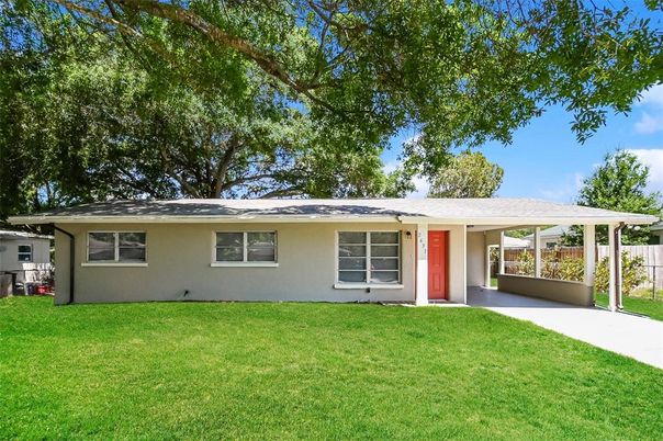 Backyard, Exterior, Facade, Ranch