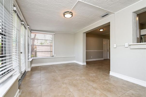 Empty room, Interior