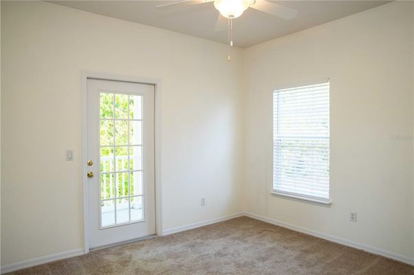 Empty room, Interior