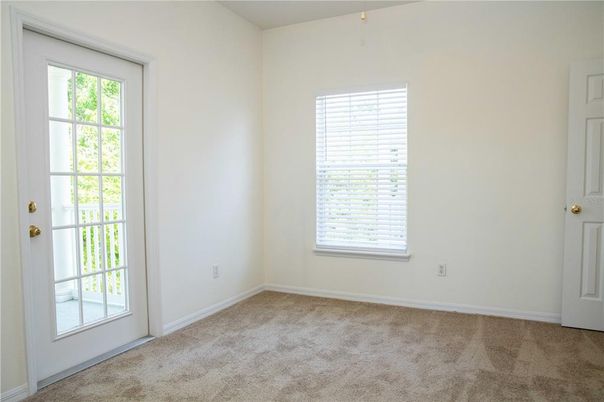 Empty room, Interior