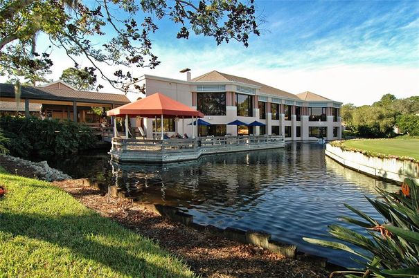 Exterior, Lake