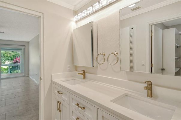 Bathroom, Dual Sink Vanities, Interior