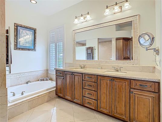 Bathroom, Dual Sink Vanities, Interior, Recessed Lighting