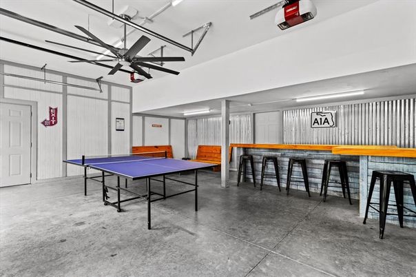 Game Room, Interior