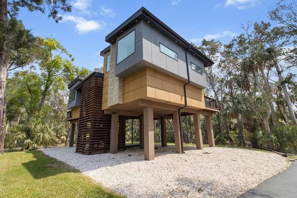 Backyard, Exterior, Facade, Modern