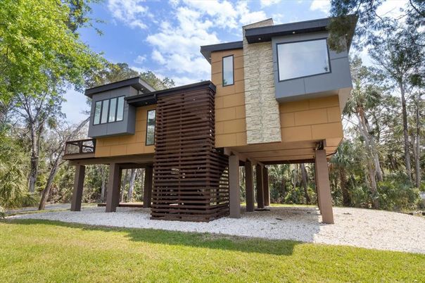 Backyard, Exterior, Facade, Modern