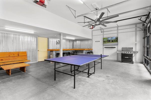 Game Room, Interior