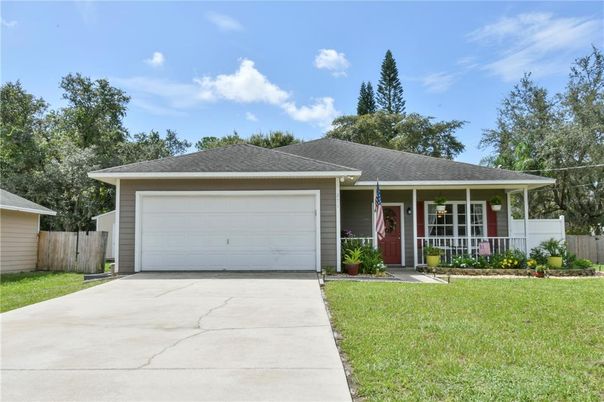 Attached, Exterior, Facade, Ranch