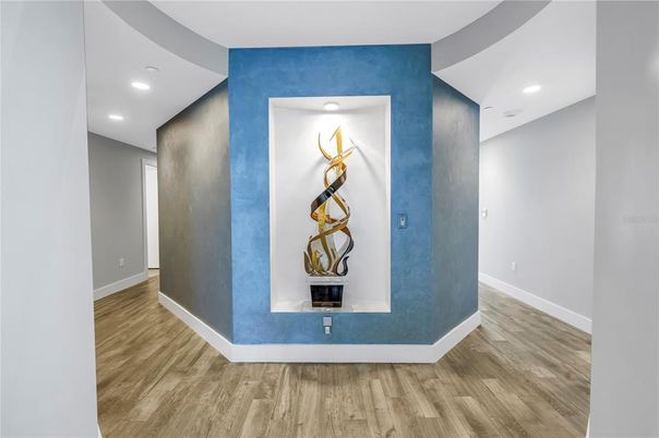 Interior, Recessed Lighting, Wood Texture Flooring