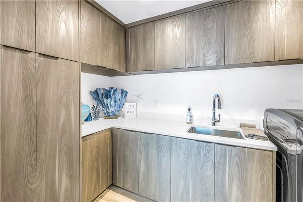 Interior, Washer, Wood Texture Flooring